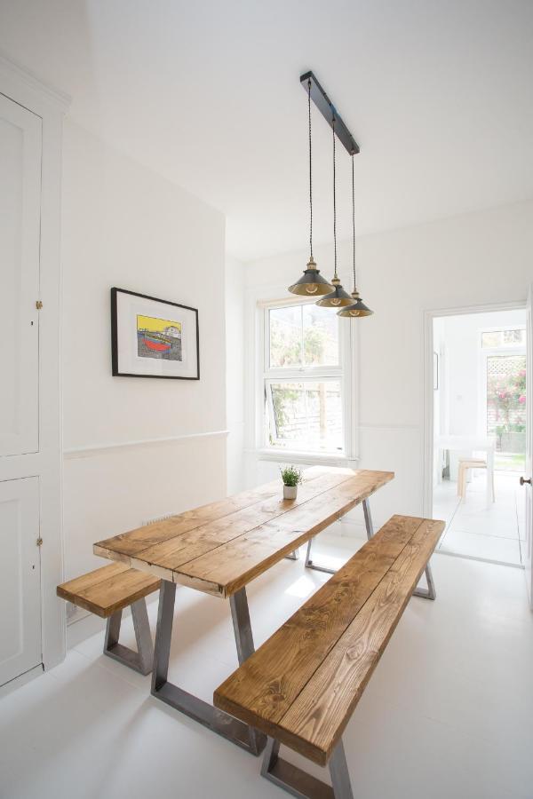 Elegant York House - On A Road, Sleeps 12, With Sea Views Ferienhaus